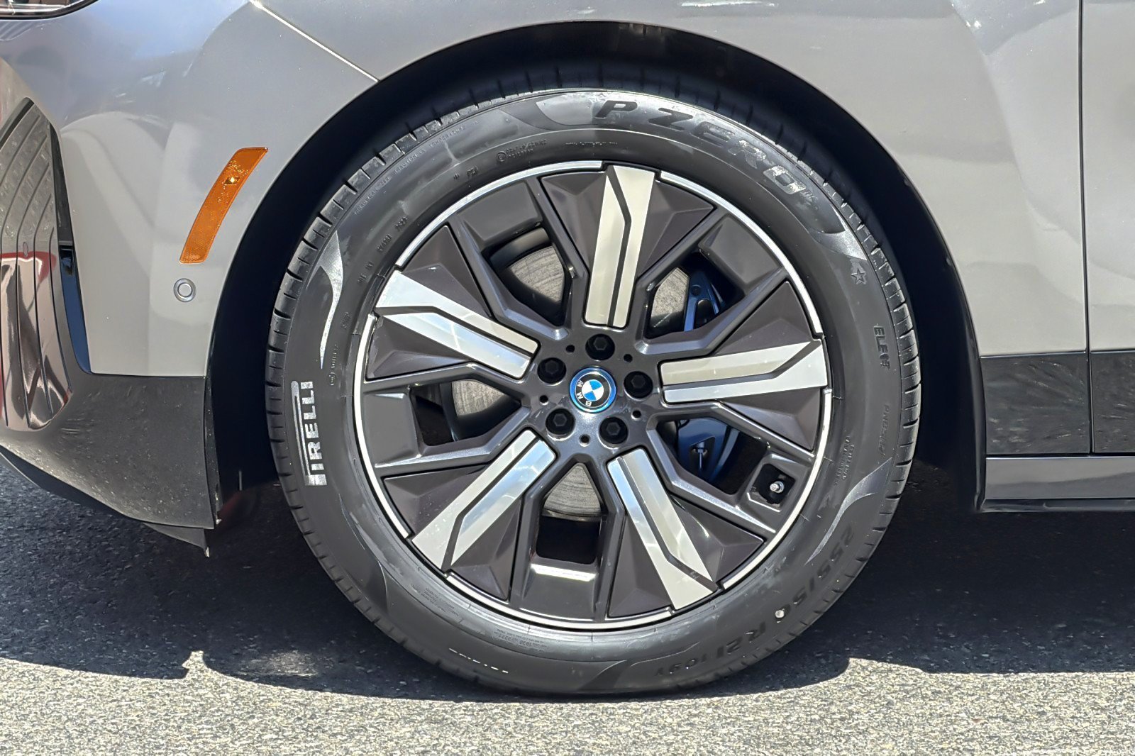 Used 2025 BMW iX M60 AWD/4WD image 25