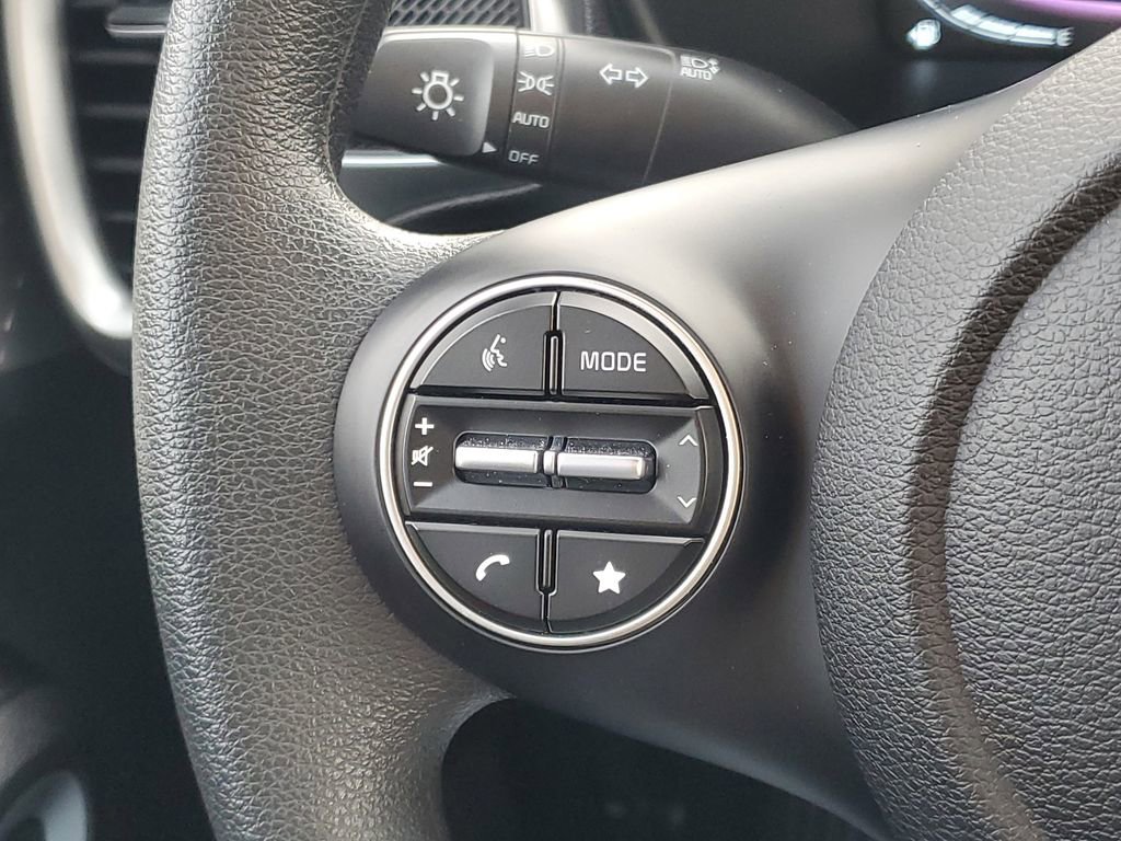 Used 2025 Kia Soul LX w/ LX Technology Package image 13