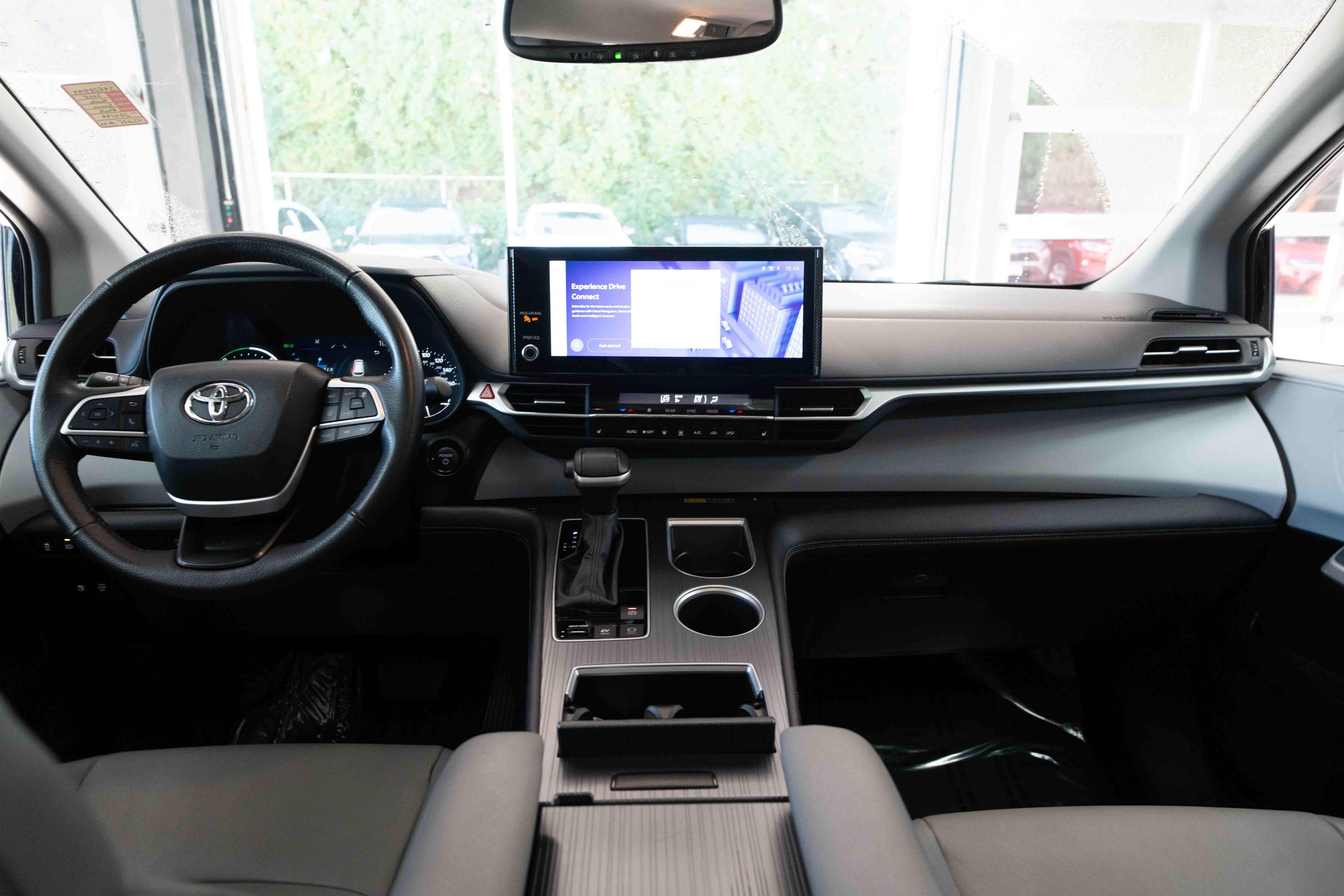 Used 2025 Toyota Sienna XLE FWD image 20