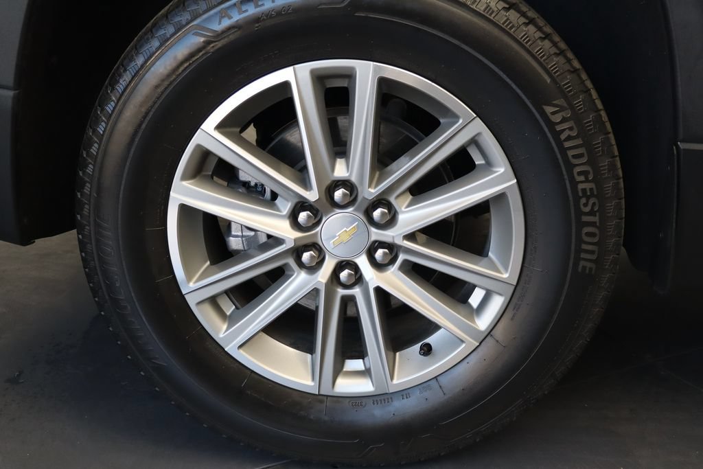 Used 2023 Chevrolet Traverse LT FWD image 11