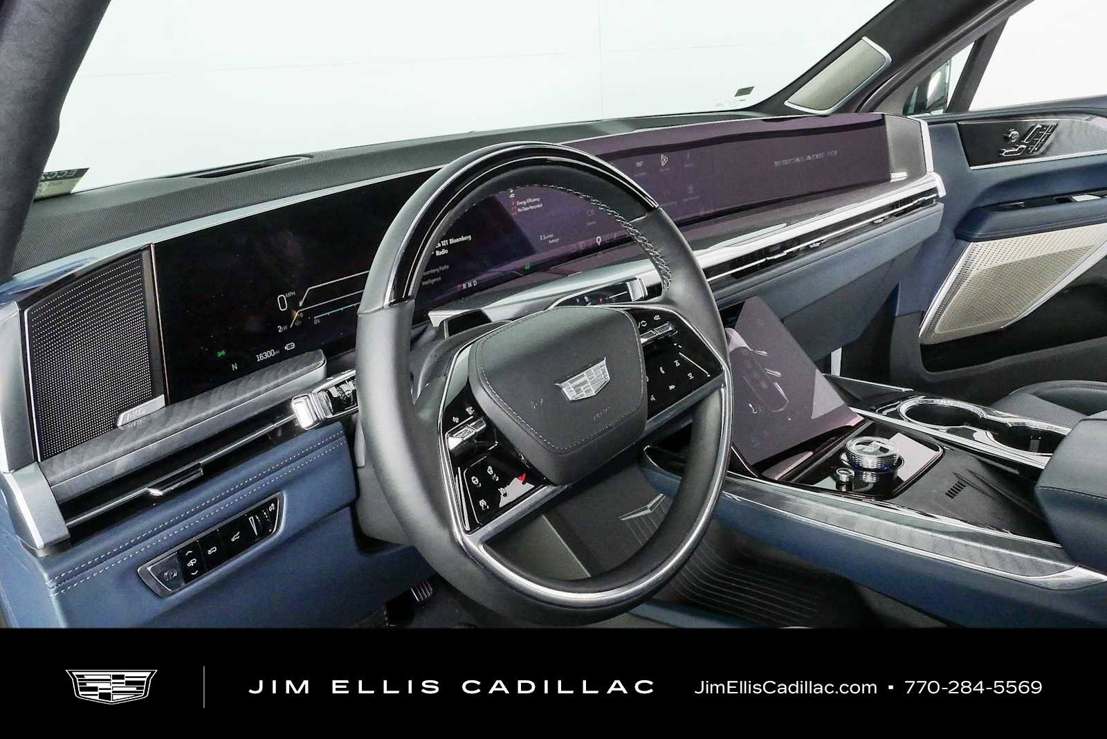 Certified 2025 Cadillac Escalade IQ Luxury 2 w/ LPO, Premium Carpet Package AWD/4WD image 4