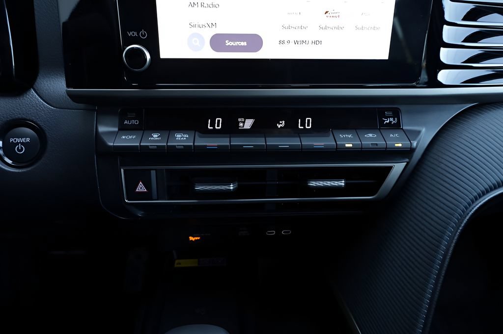 Used 2025 Toyota Camry SE FWD image 37