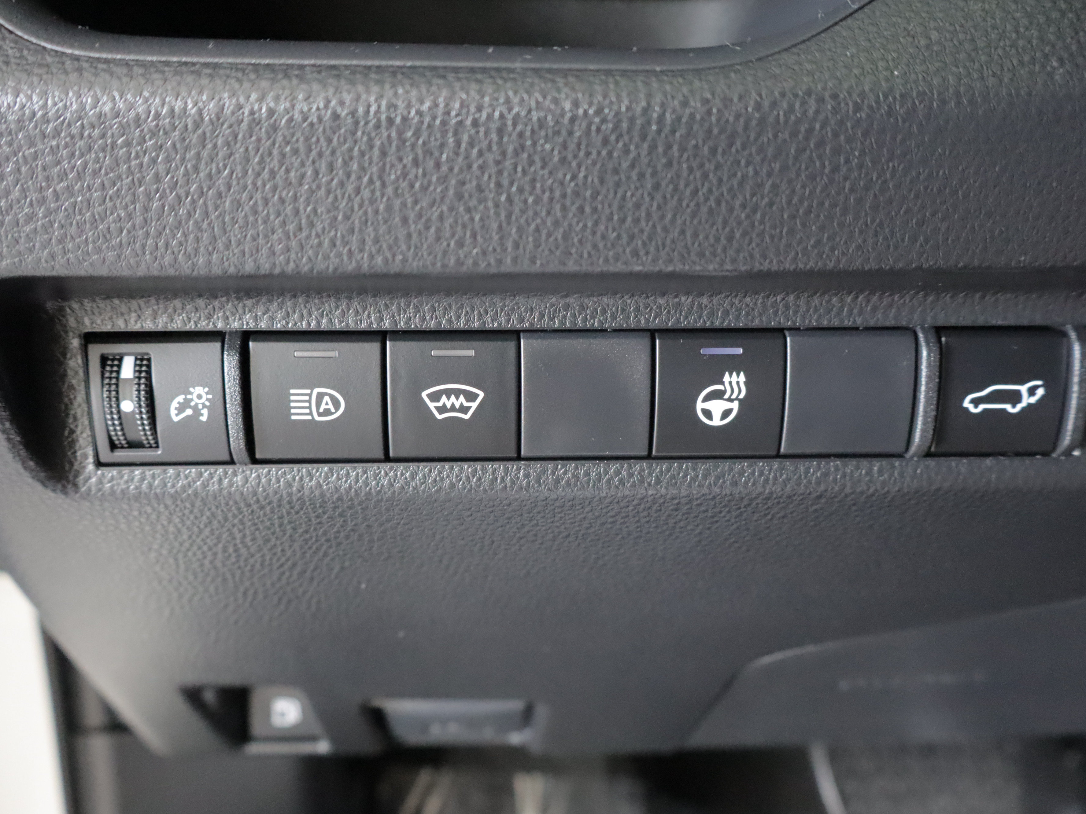 Used 2025 Toyota RAV4 XLE w/ Convenience Package AWD/4WD image 19