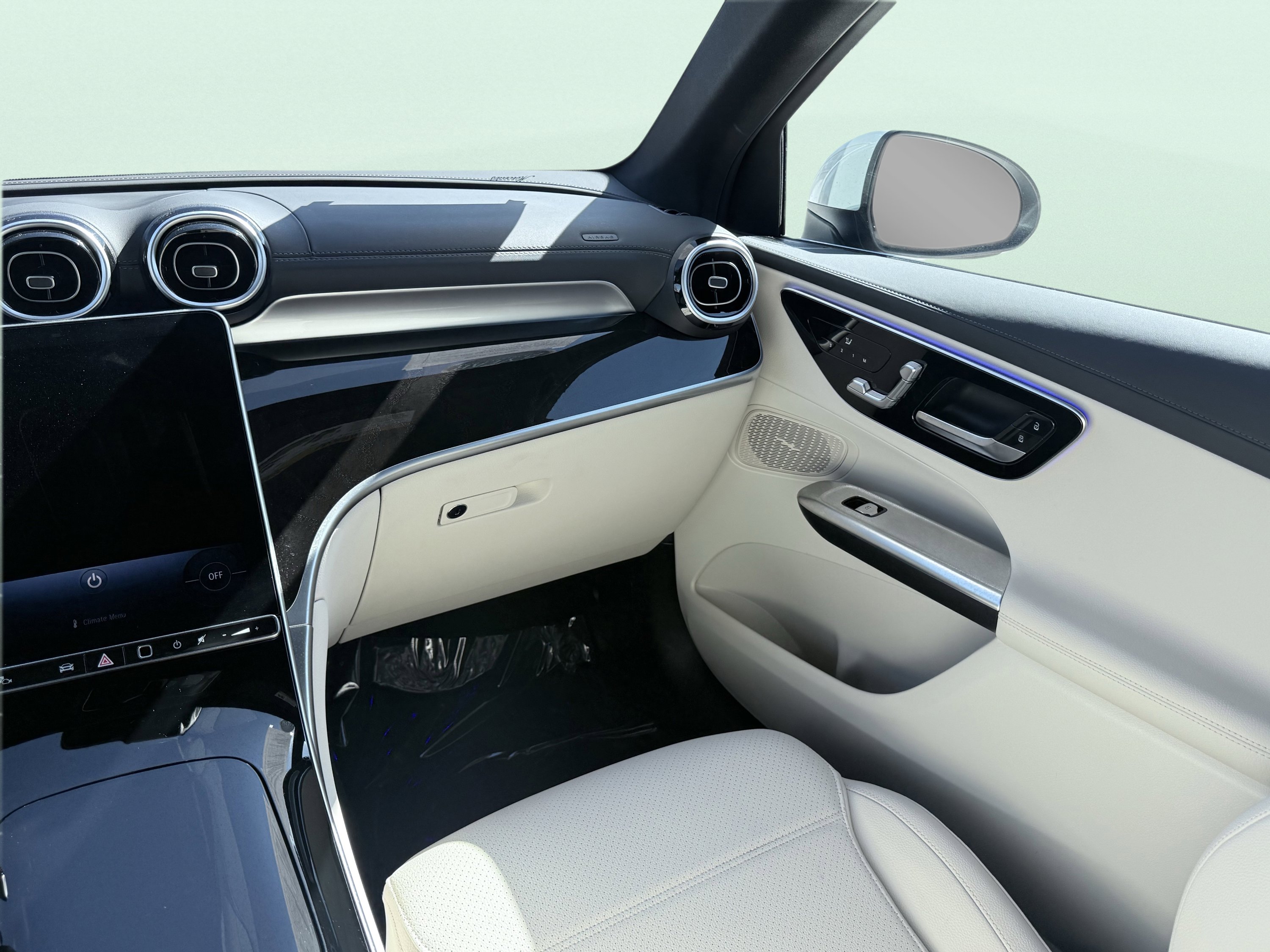 Used 2025 Mercedes-Benz GLC 300 4MATIC image 55