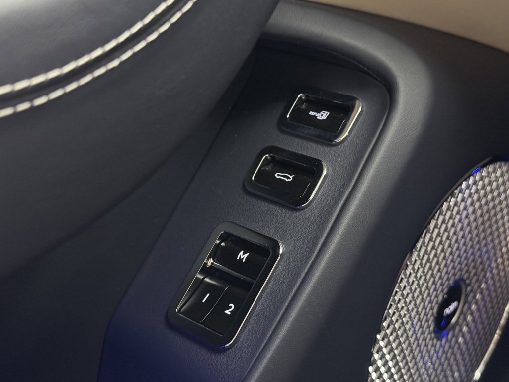 New 2026 Bentley Flying Spur Azure image 14