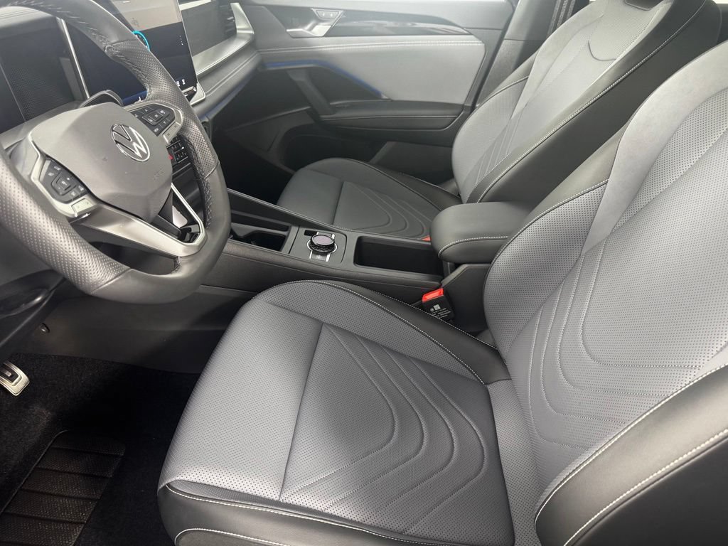 Used 2025 Volkswagen Tiguan SE R-Line AWD/4WD image 14