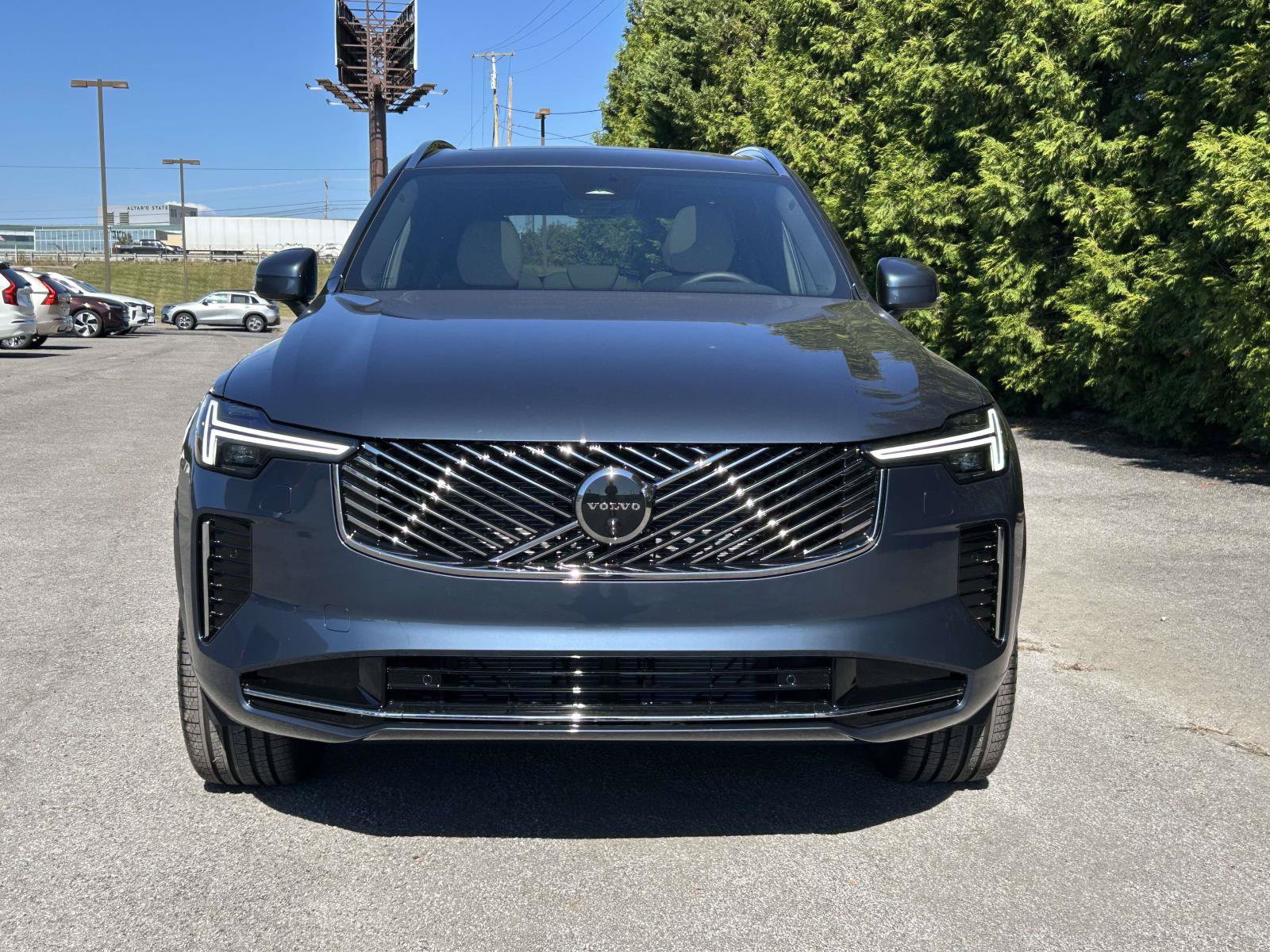 New 2026 Volvo XC90 B6 Plus w/ Protection Package Premier AWD/4WD image 8