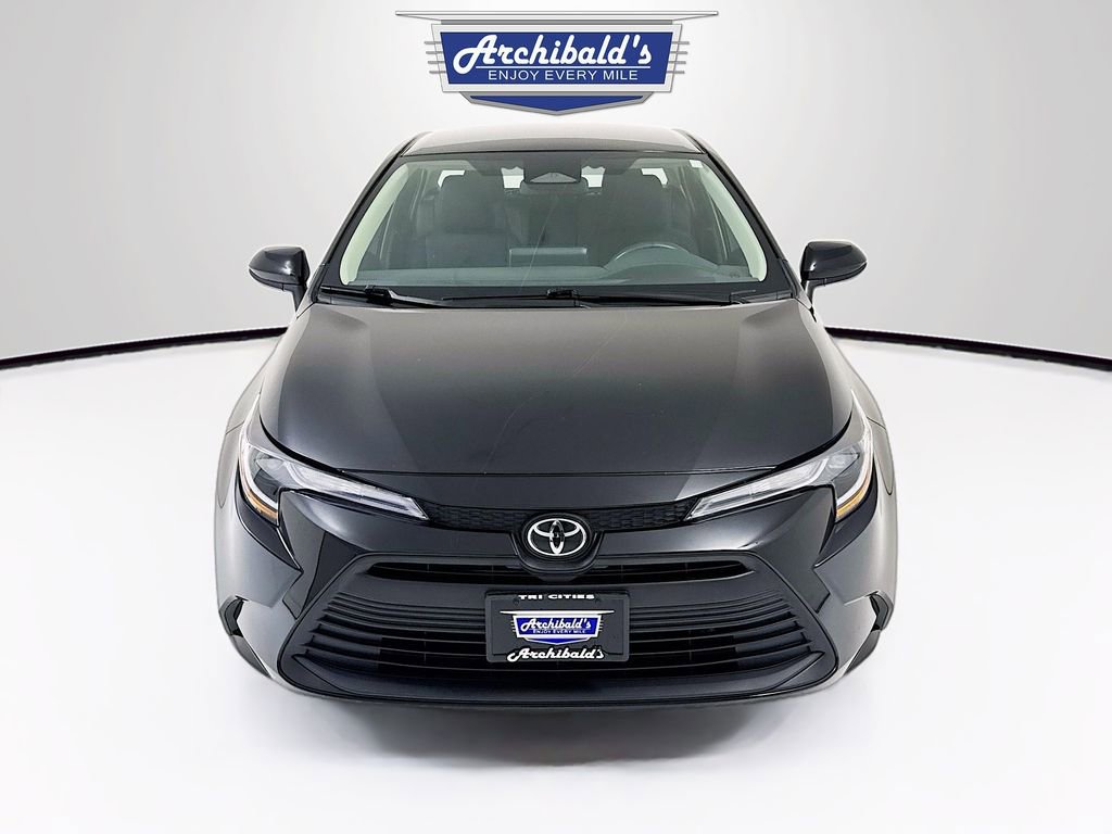 Used 2024 Toyota Corolla LE image 2