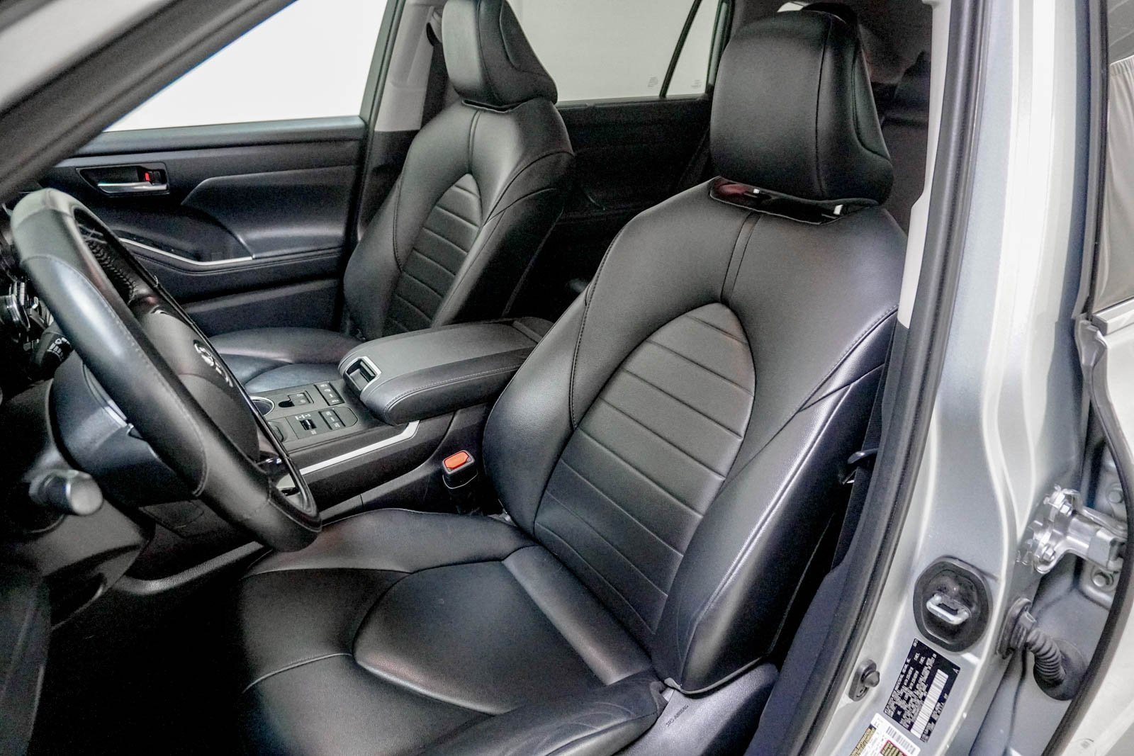 Used 2021 Toyota Highlander XLE image 19