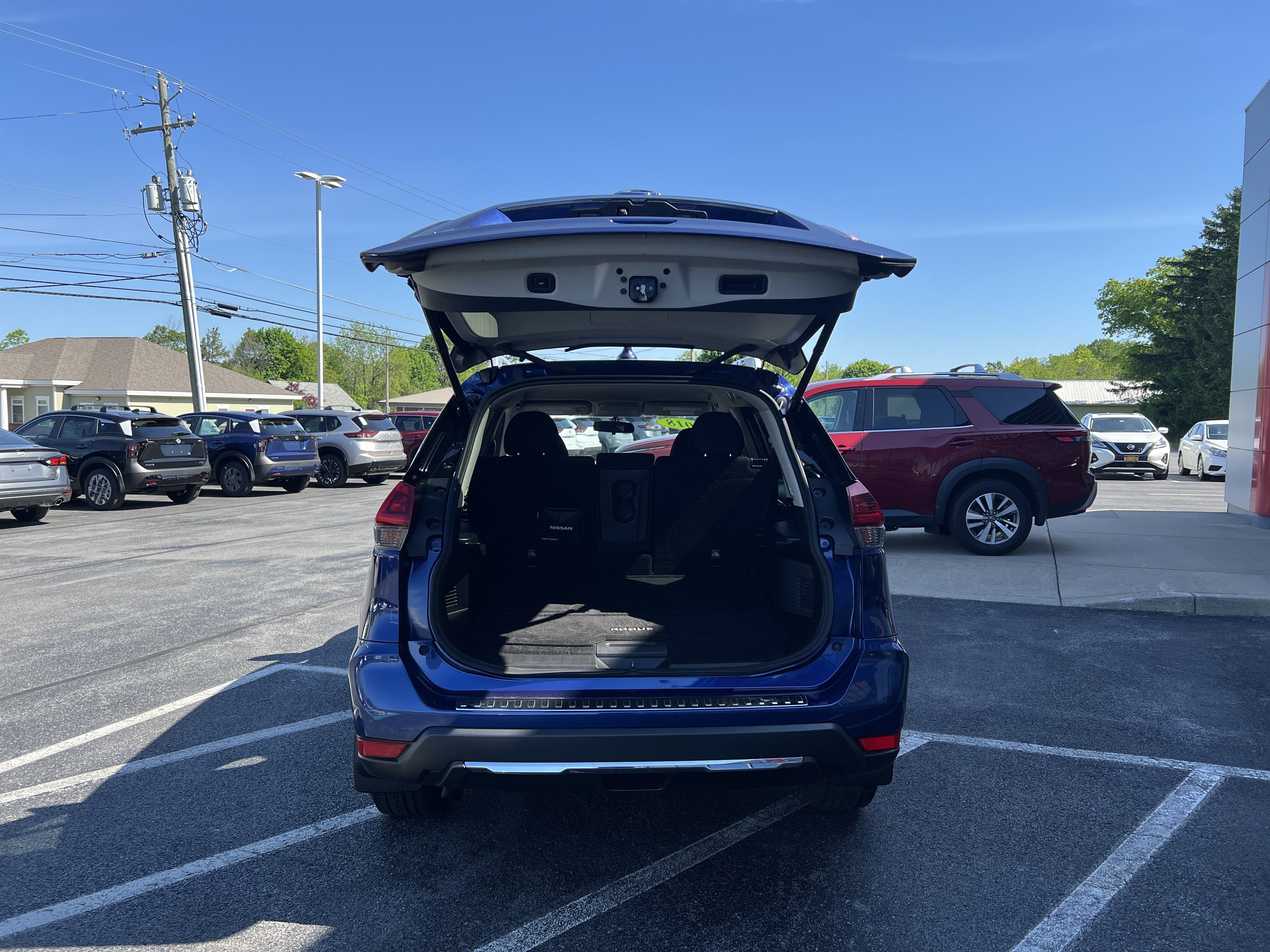 Used 2018 Nissan Rogue SV AWD/4WD image 8