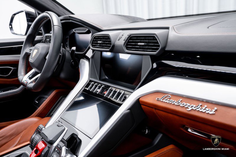 Used 2019 Lamborghini Urus image 44