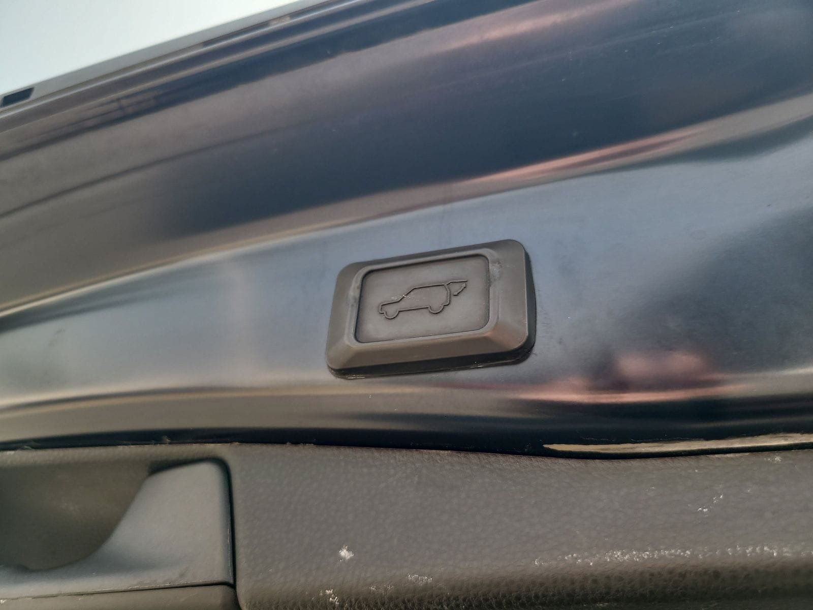 Used 2021 Toyota RAV4 XLE Premium FWD image 28