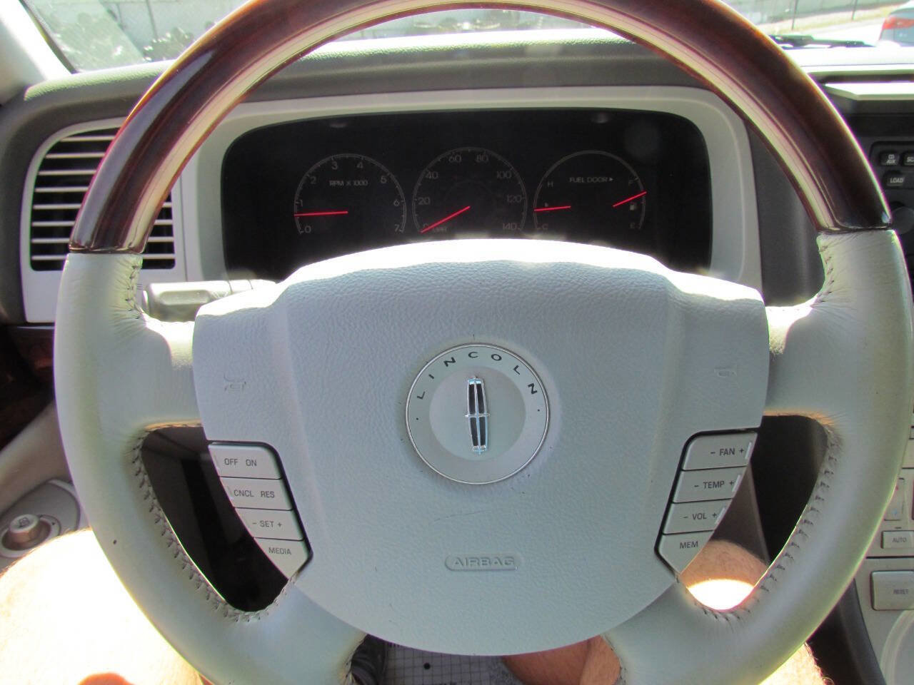 Used 2004 Lincoln Aviator Luxury image 23