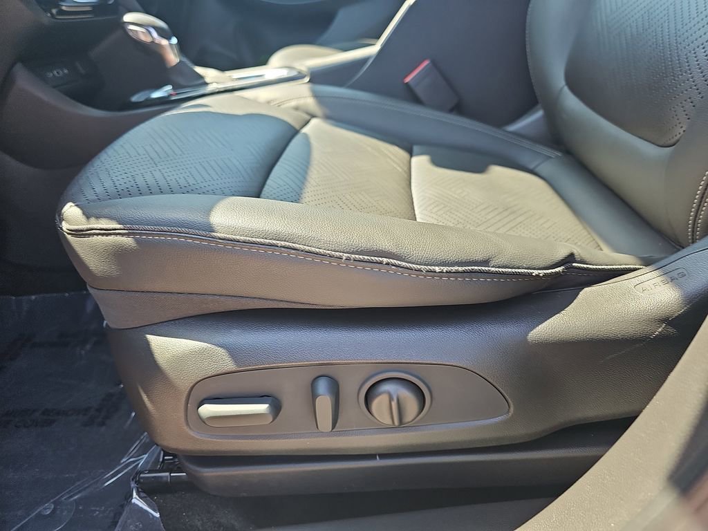 Used 2023 Buick Encore GX Essence w/ Experience Buick Package AWD/4WD image 34