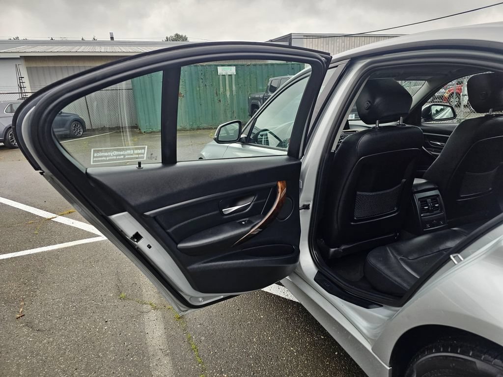 Used 2014 BMW 328i xDrive Sedan AWD/4WD image 15