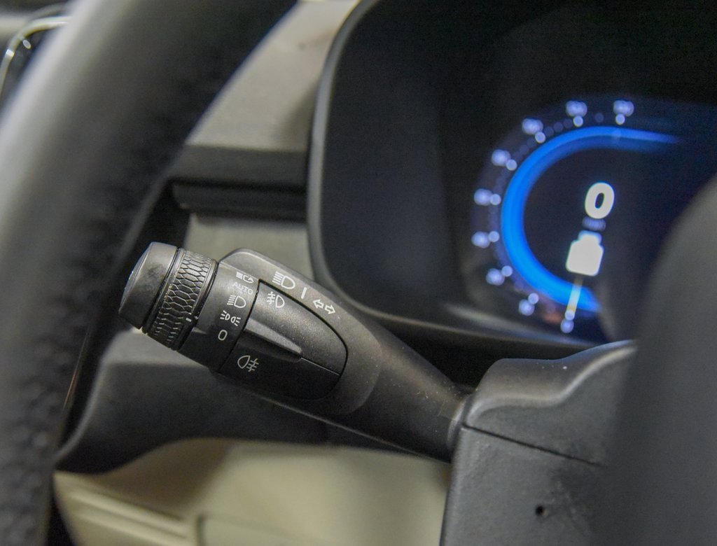 Used 2024 Volvo XC40 B5 Plus image 26