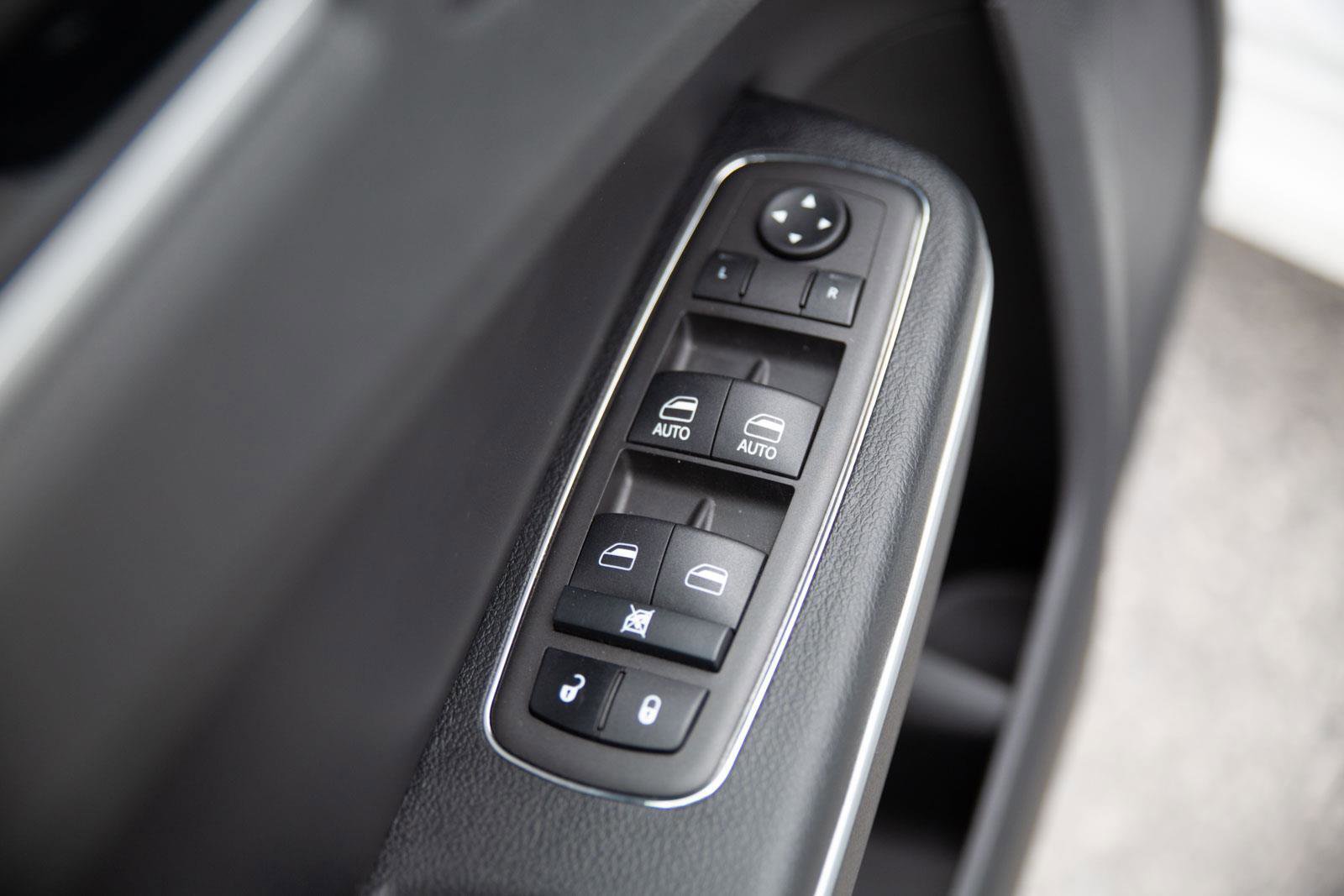 Used 2023 Chrysler 300 Touring L image 4
