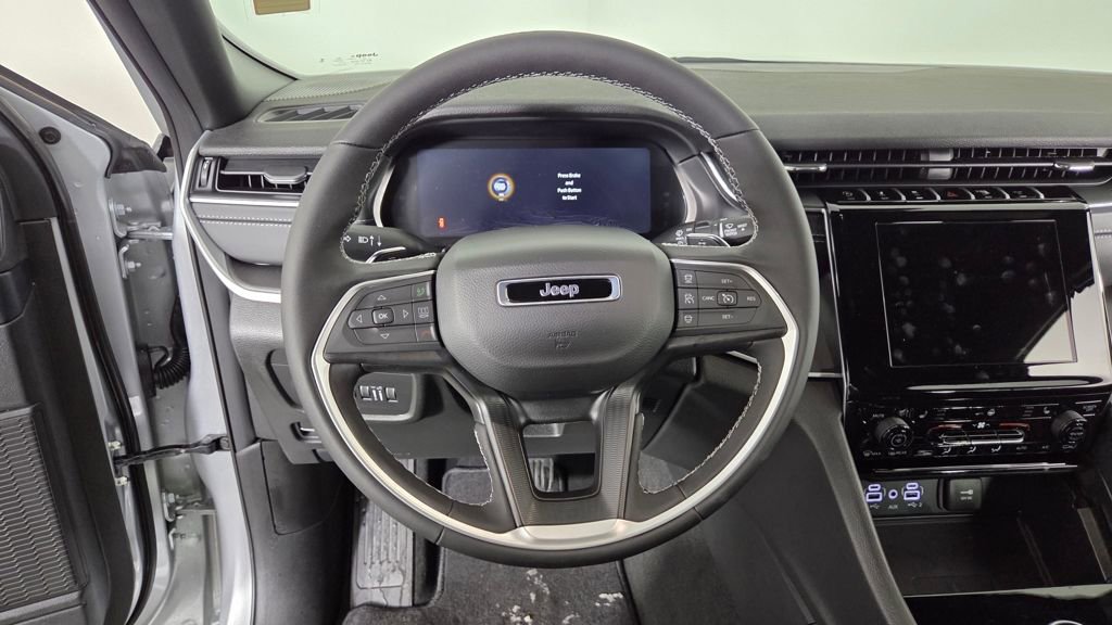 New 2025 Jeep Grand Cherokee L Altitude image 16