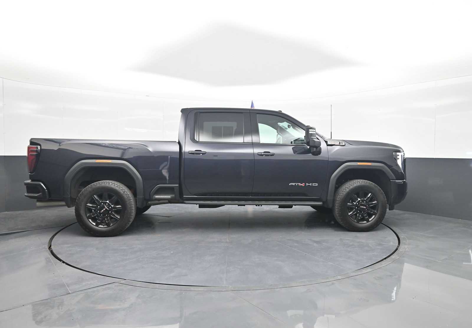 Used 2024 GMC Sierra 2500 AT4 w/ AT4 Premium Plus Package AWD/4WD image 9