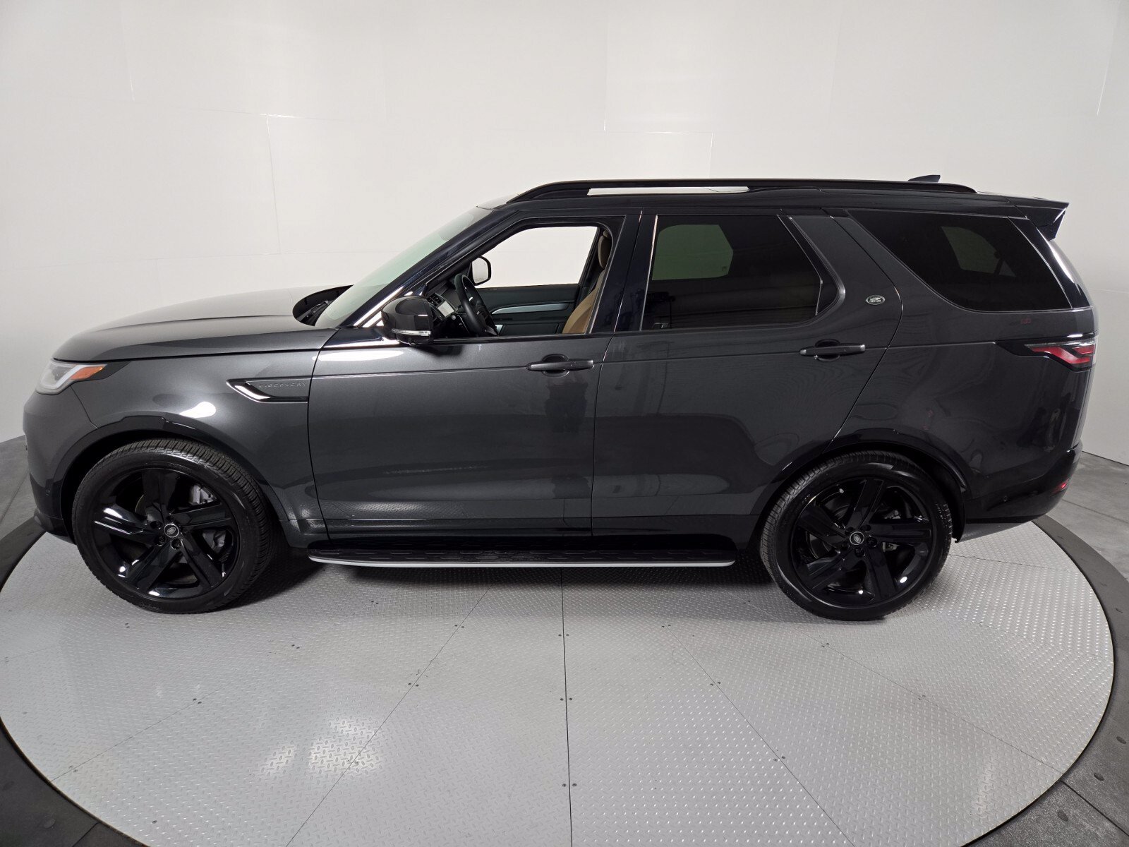 Used 2026 Land Rover Discovery Limited Edition AWD/4WD image 33