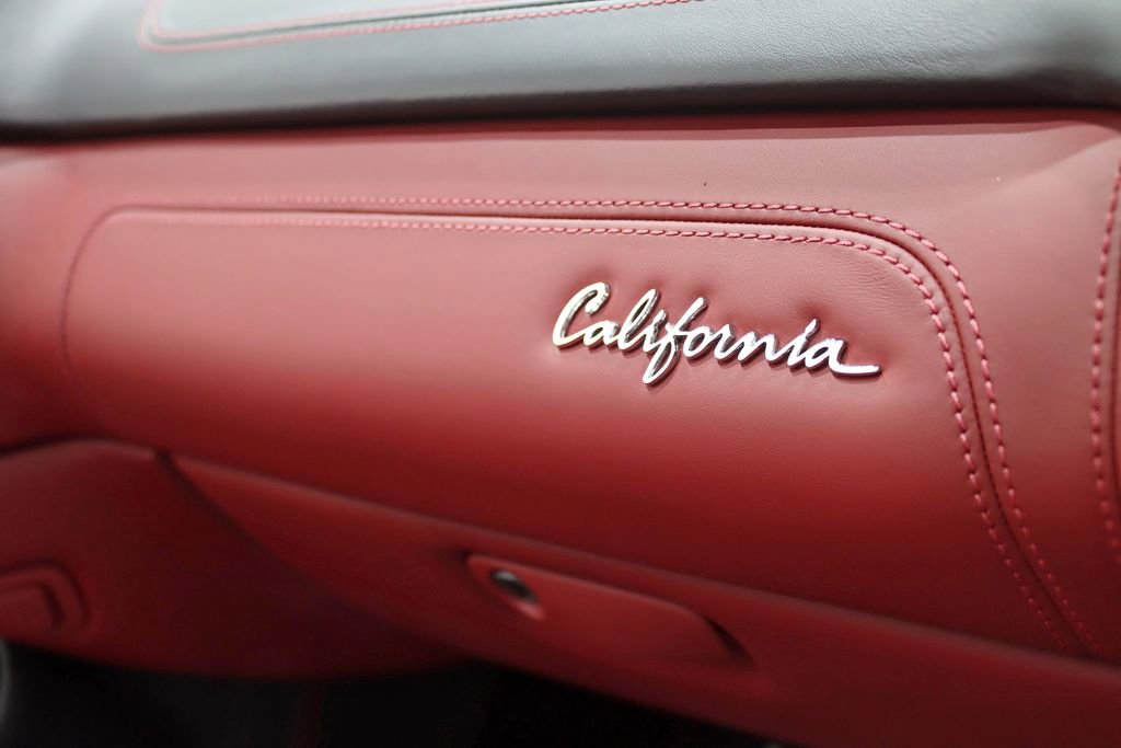 Used 2010 Ferrari California RWD image 23