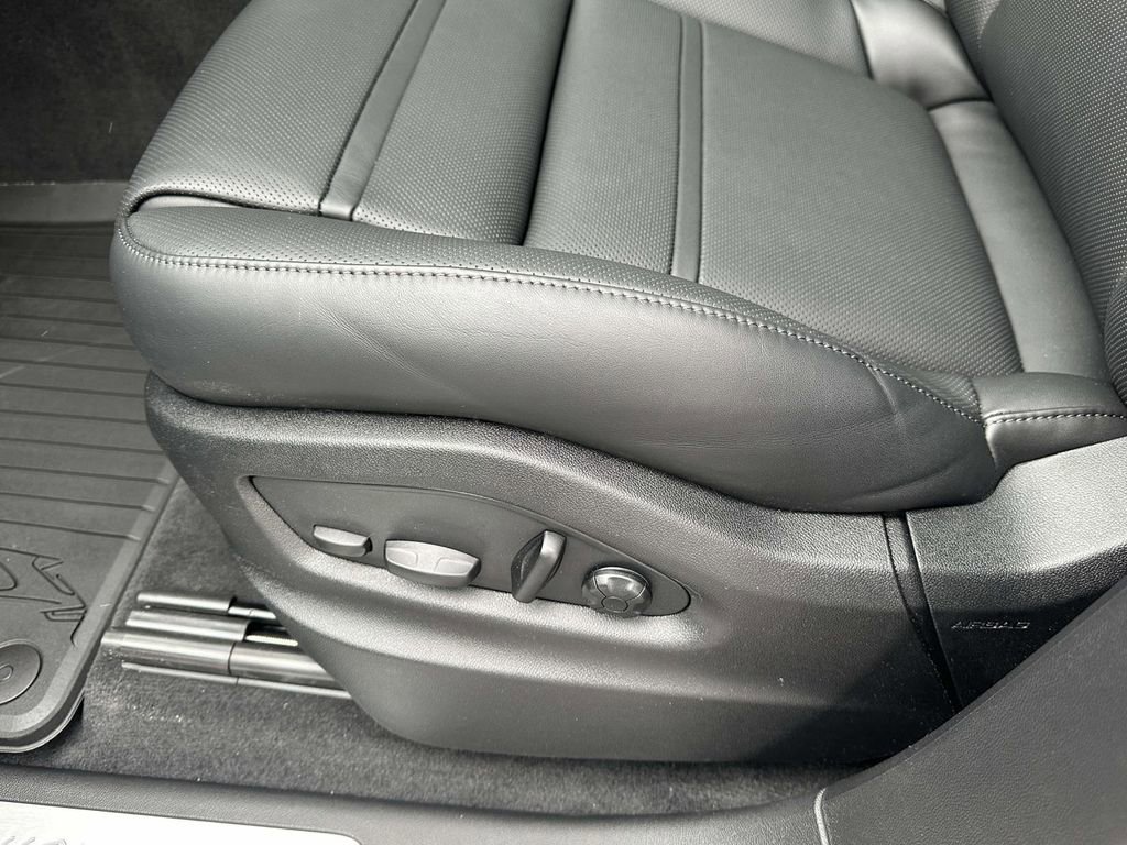 New 2026 Porsche Cayenne Coupe AWD/4WD image 6