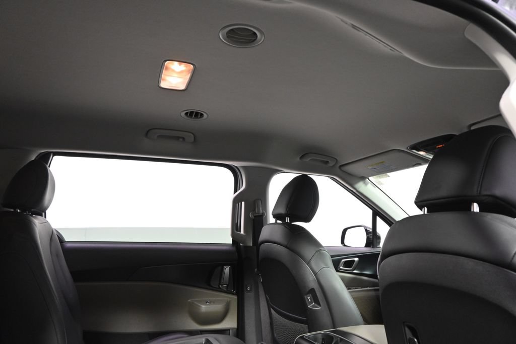 Used 2026 Kia Carnival FWD image 17
