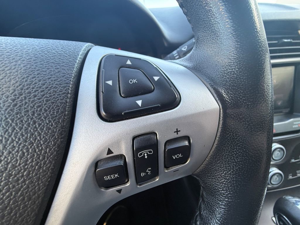 Used 2013 Ford Edge SEL FWD image 17