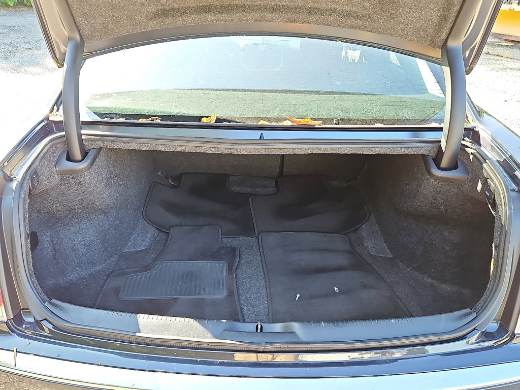 Used 2018 Chrysler 300 Touring image 18