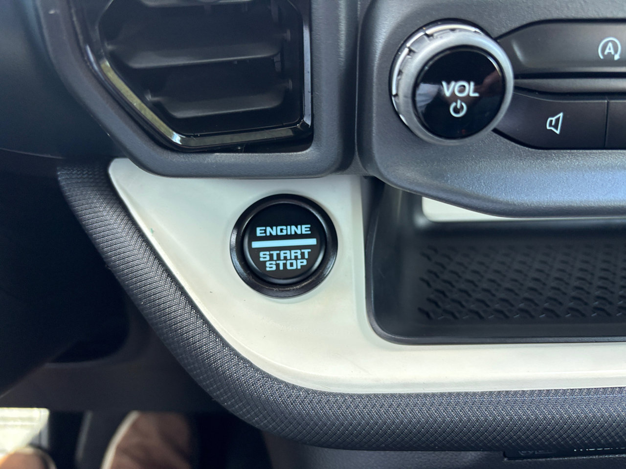 Used 2024 Ford Bronco Sport Heritage w/ Heritage Convenience Package image 19