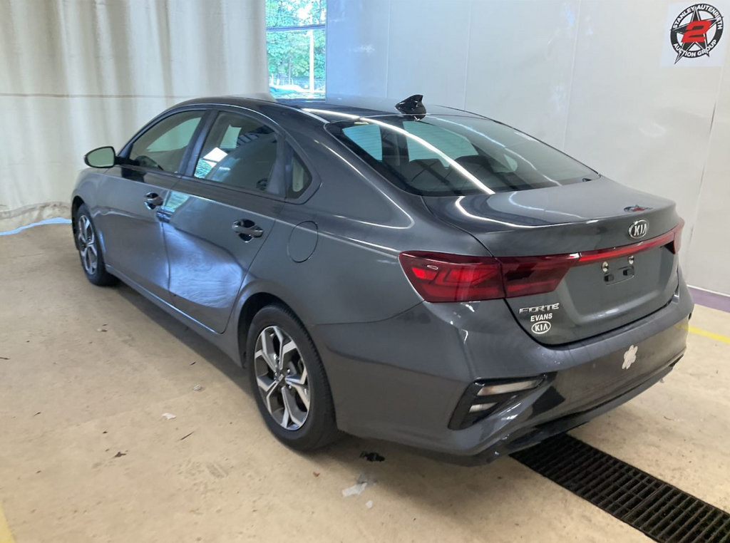 Used 2020 Kia Forte LXS FWD image 3