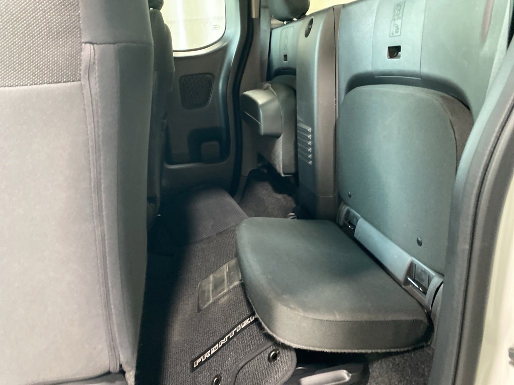 Used 2024 Nissan Frontier SV image 13