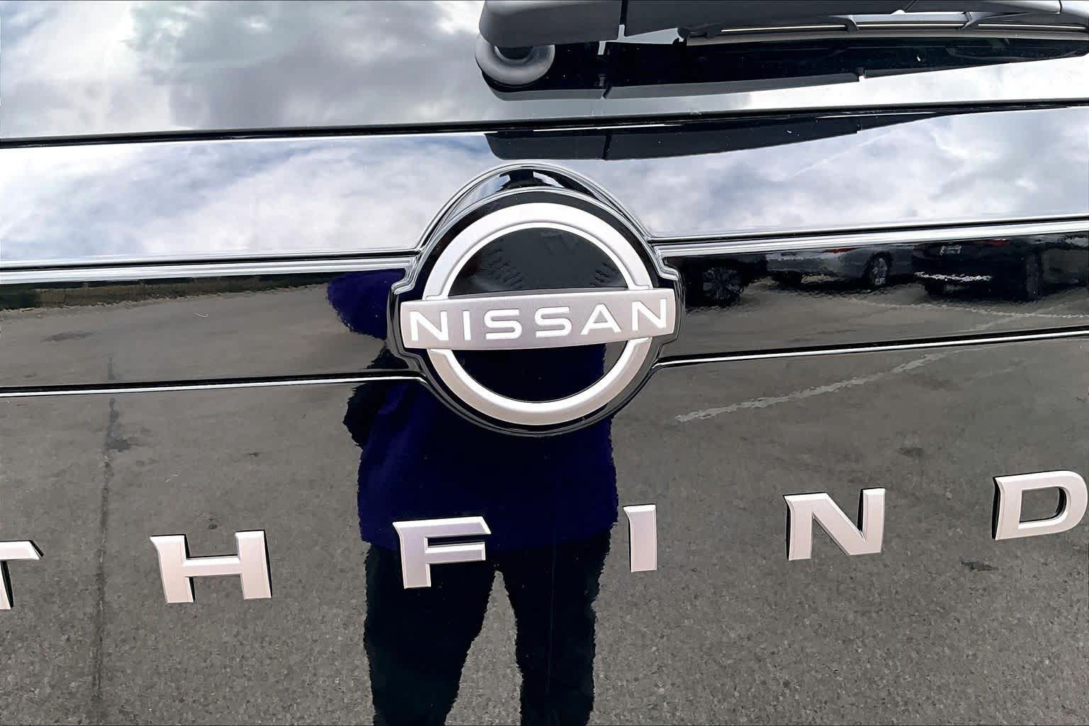 New 2026 Nissan Pathfinder SL FWD image 15