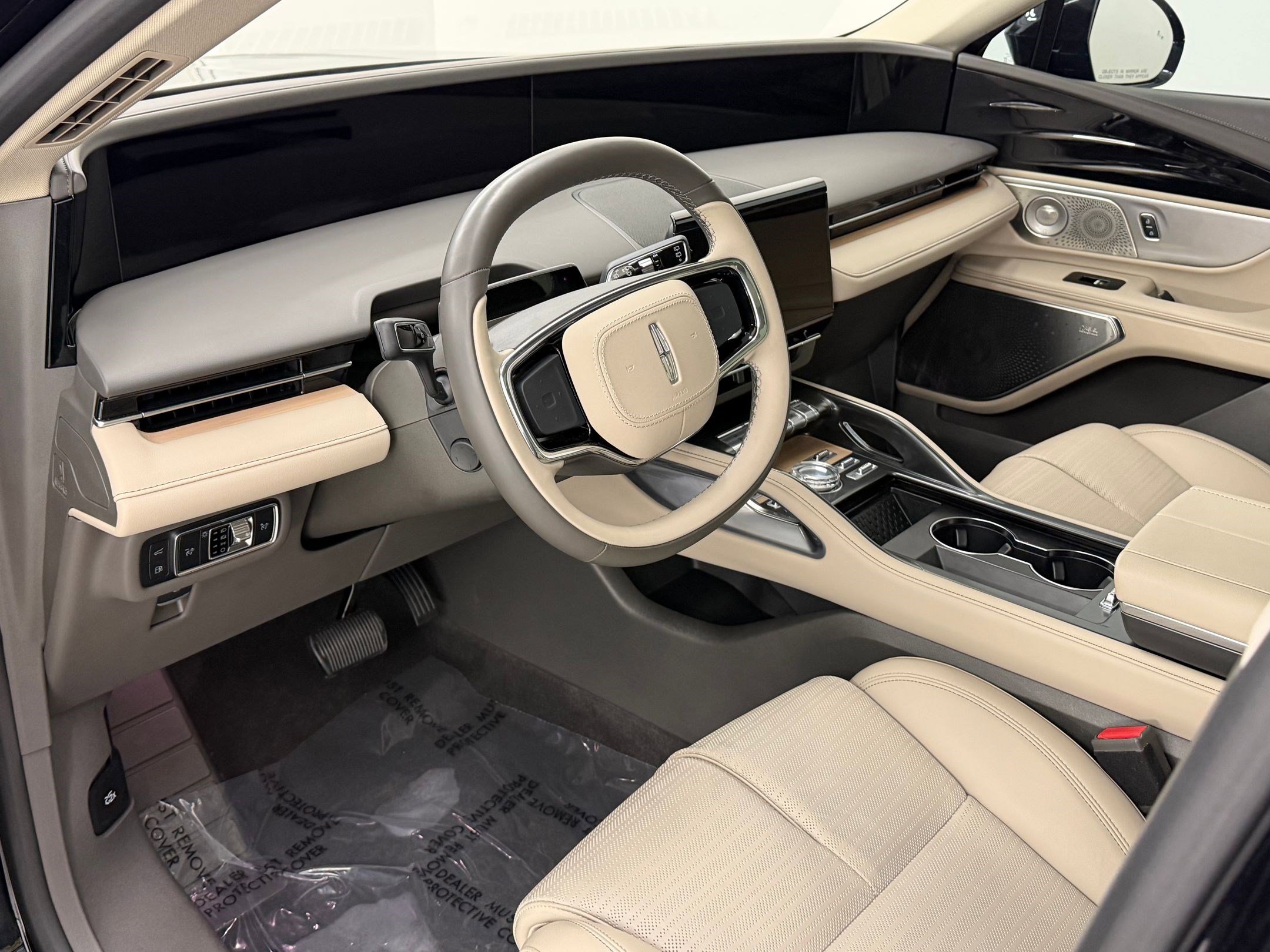 Used 2025 Lincoln Nautilus Reserve AWD/4WD image 4