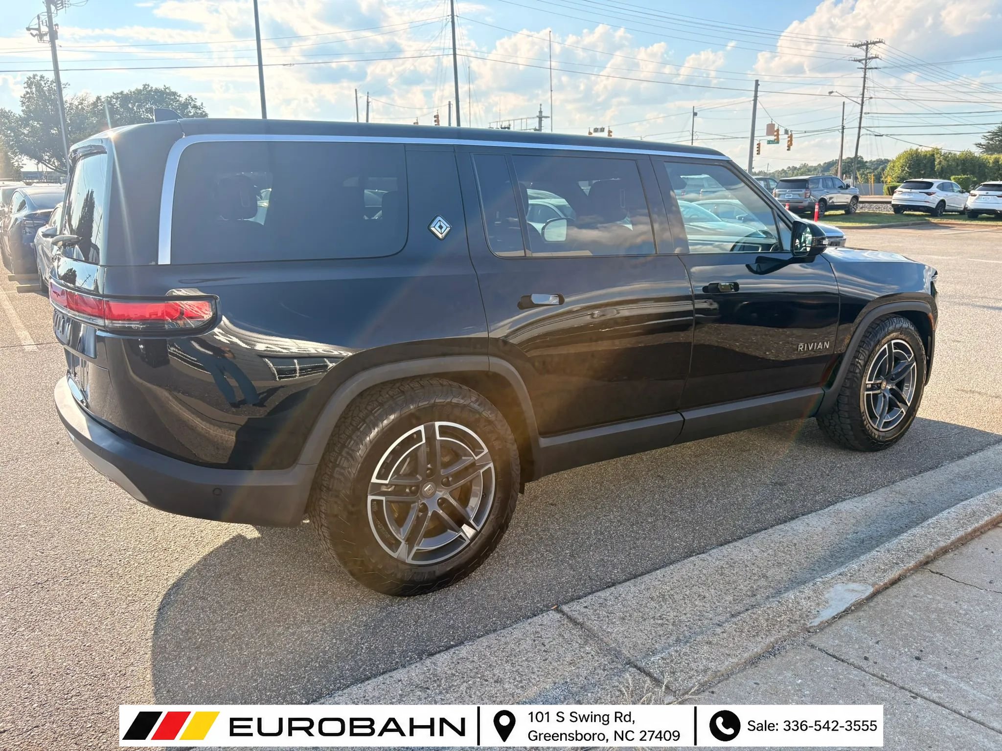 Used 2025 Rivian R1S Adventure Dual AWD/4WD image 26