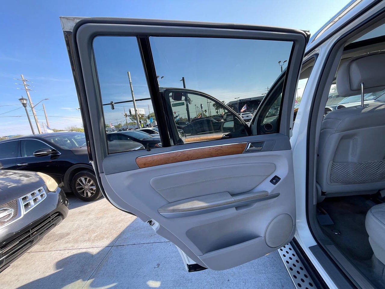 Used 2010 Mercedes-Benz GL 550 4MATIC image 17