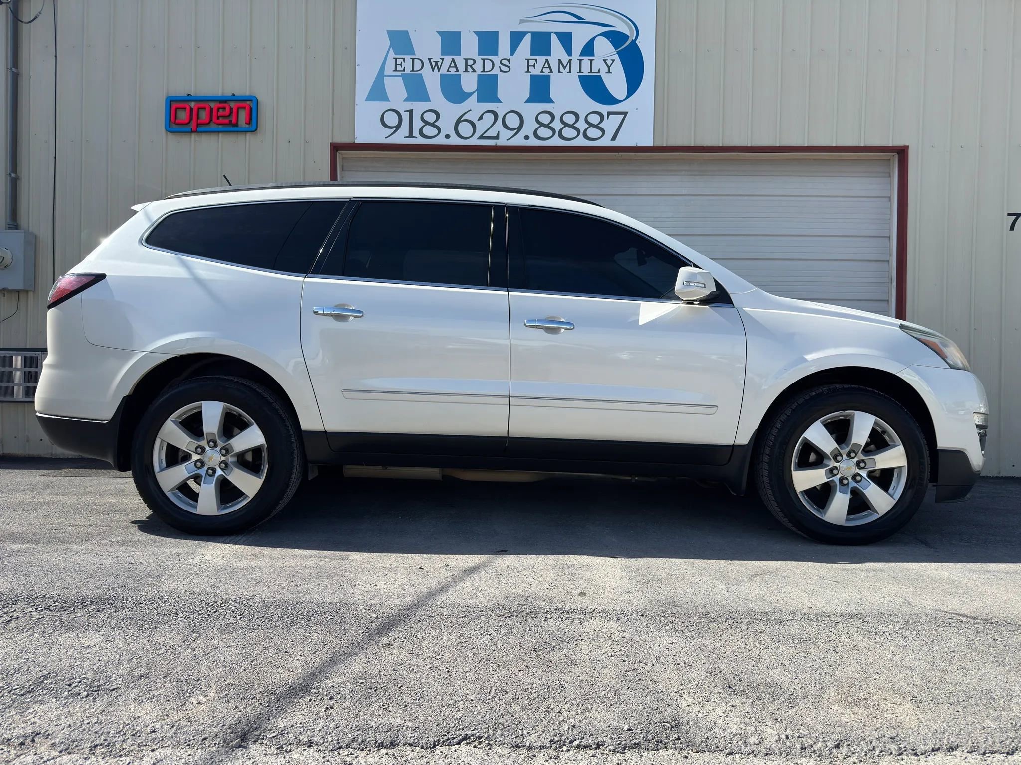 Used 2014 Chevrolet Traverse LTZ FWD image 14