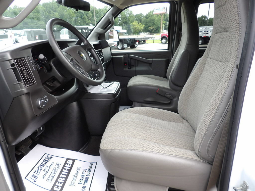 Used 2025 Chevrolet Express 3500 LT w/ LT Preferred Equipment Group RWD image 17