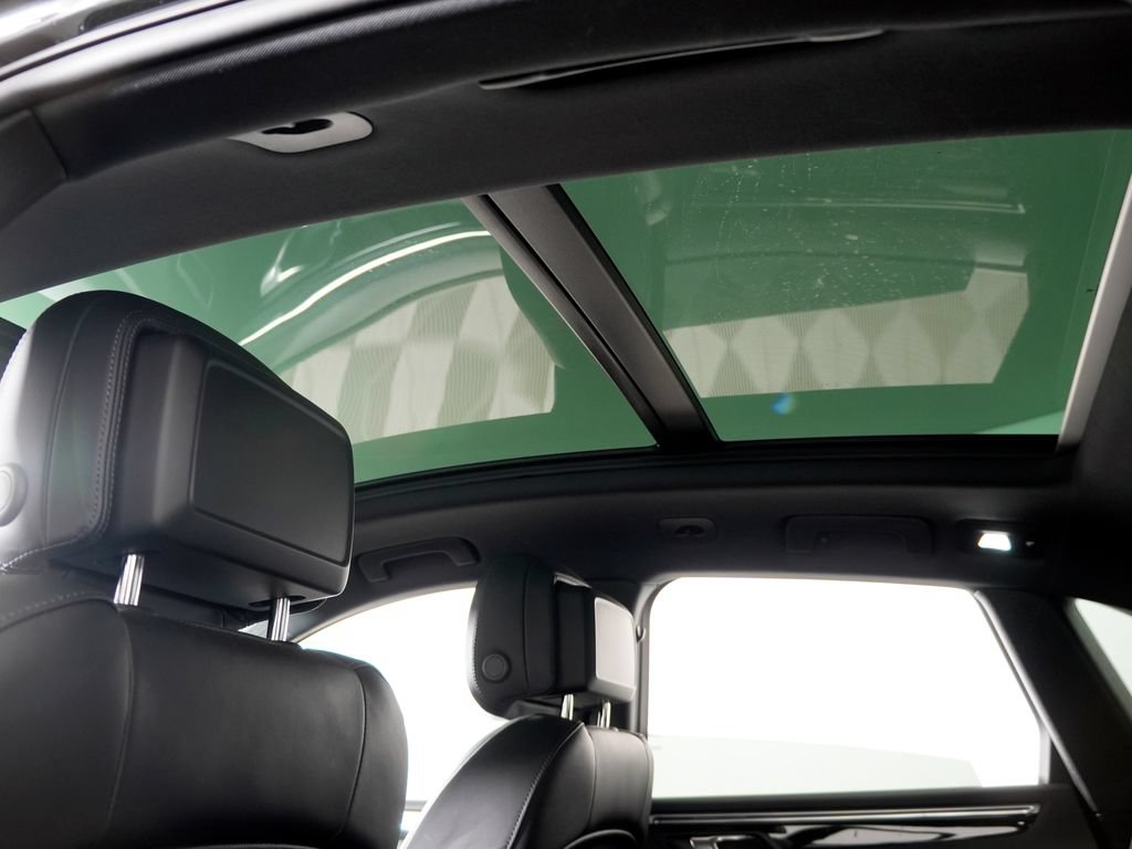 Certified 2023 Porsche Macan Turbo AWD/4WD image 19