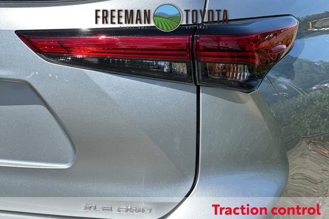 Used 2023 Toyota Highlander XLE AWD/4WD image 34