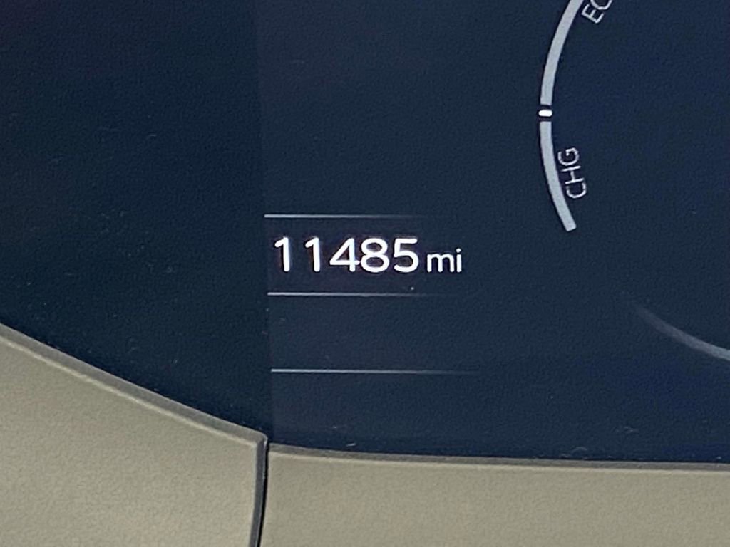 Used 2025 Toyota Prius LE FWD image 30