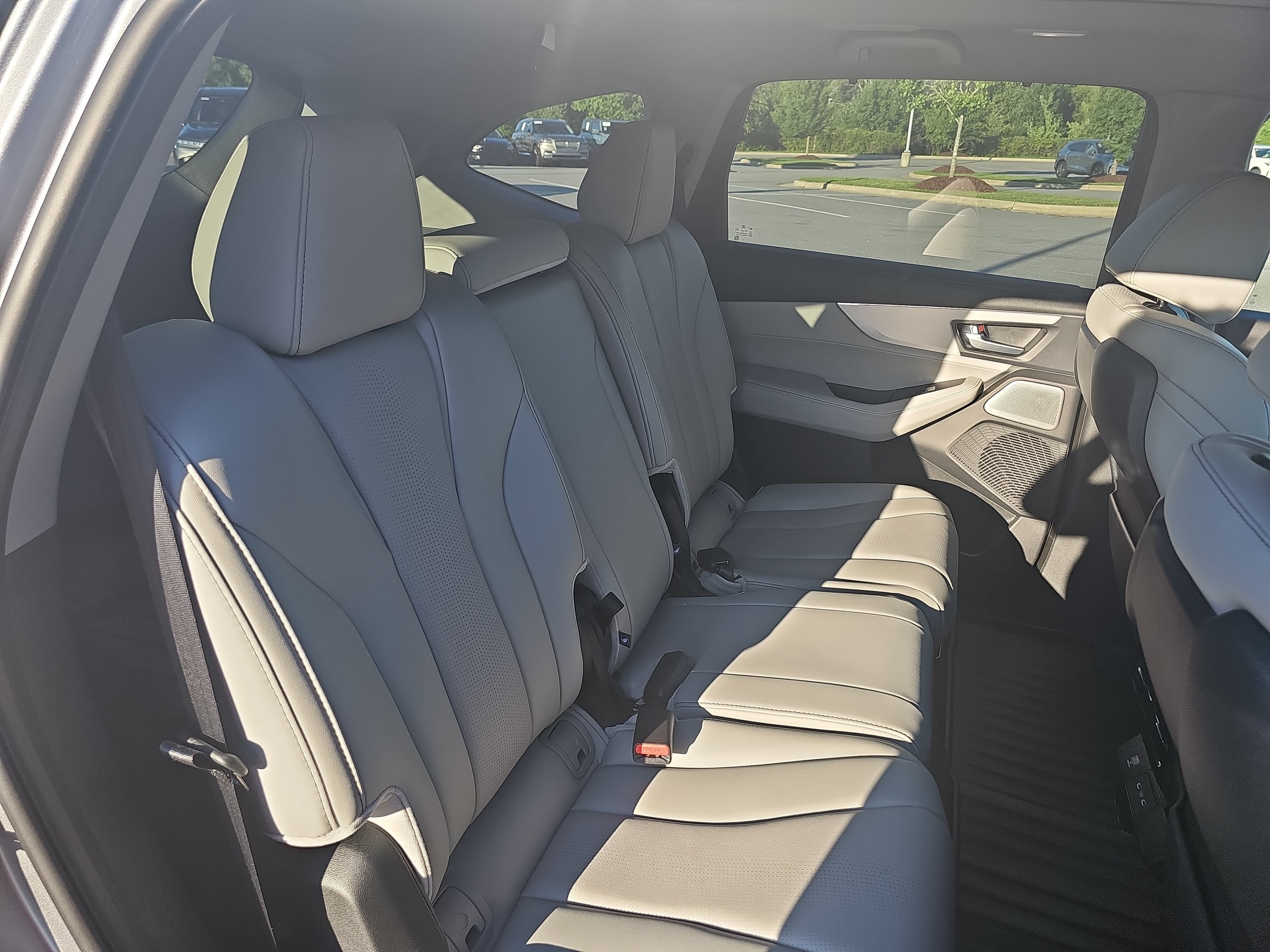 Certified 2025 Acura MDX FWD w/ Technology Package image 12