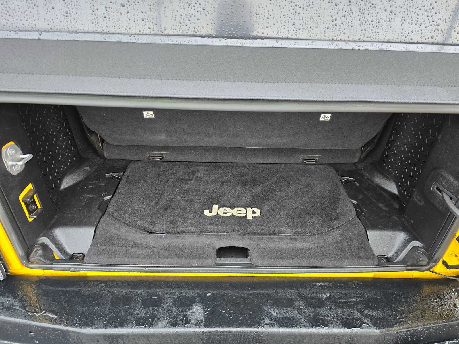 Used 2015 Jeep Wrangler Sahara w/ Connectivity Group image 14