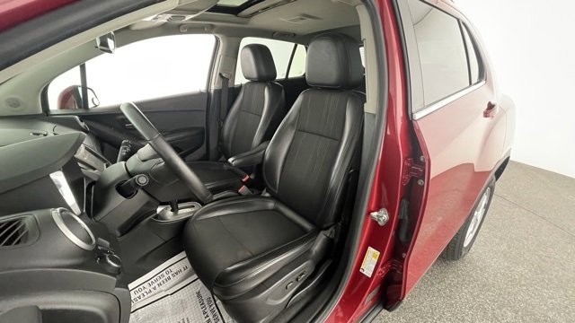 Used 2015 Chevrolet Trax LT w/ LT Sun and Sound Package image 33