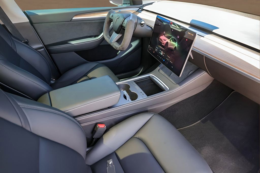 Used 2024 Tesla Model Y Performance image 27