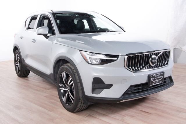 Certified 2025 Volvo XC40 B5 Plus w/ Protection Package Premier AWD/4WD image 3