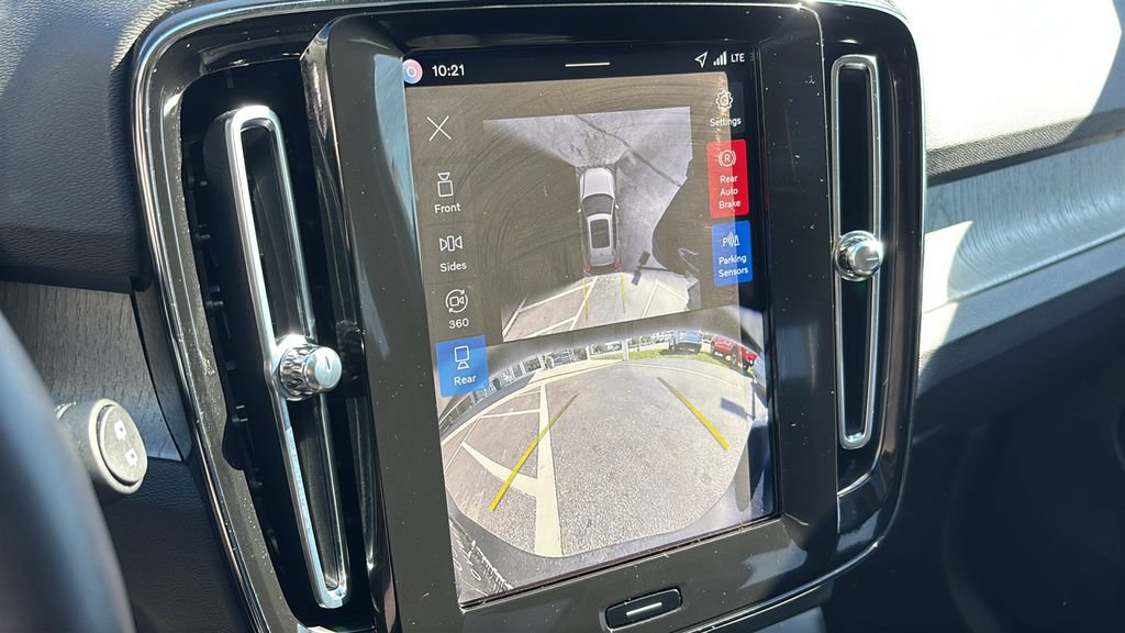 Certified 2026 Volvo XC40 B5 Plus AWD/4WD image 19