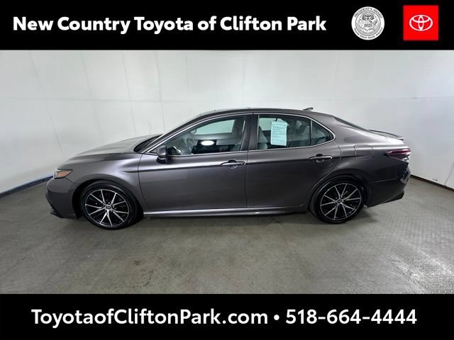 Used 2021 Toyota Camry SE w/ Cold Weather Package AWD/4WD image 6