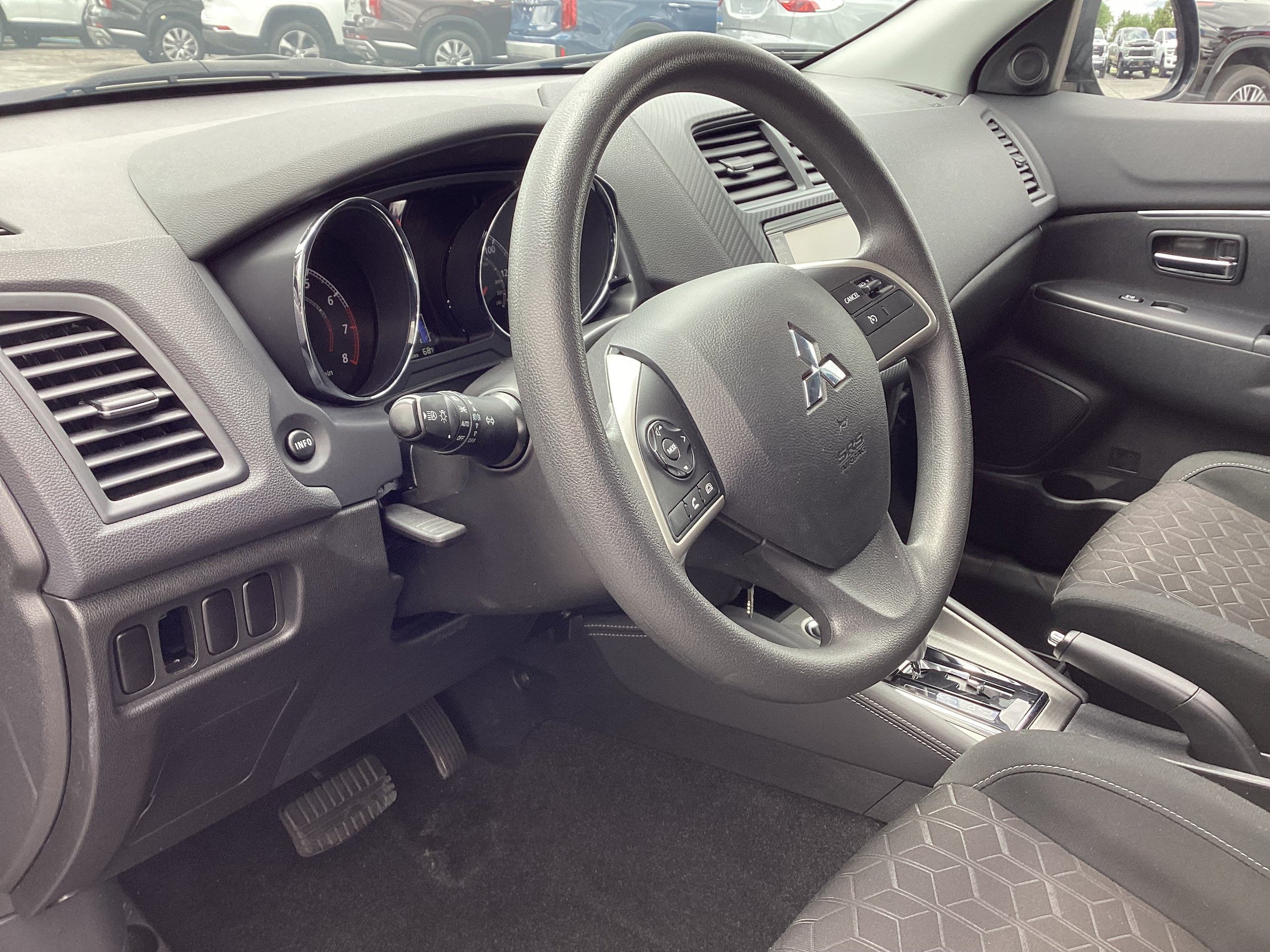 Used 2025 Mitsubishi Outlander Sport ES AWD/4WD image 12