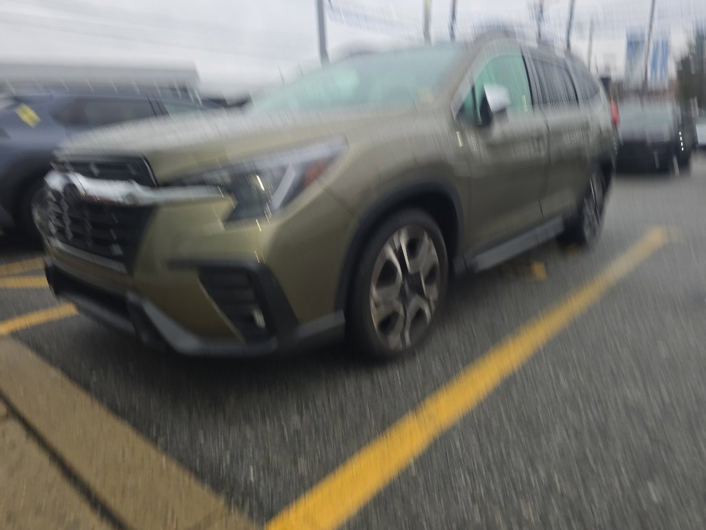 Used 2023 Subaru Ascent Limited w/ Technology Package image 3